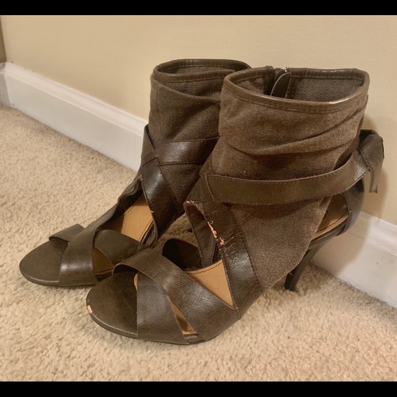 💜Fergie bootie sandal heels 7 brown - Picture 2 of 7